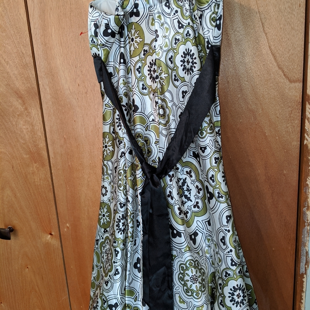 Dress - Picture 3 of 3
